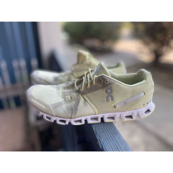 On Swiss Women’s Engineering Cloud Running Yellow Sneakers Sz 10 US - Picture 1 of 10